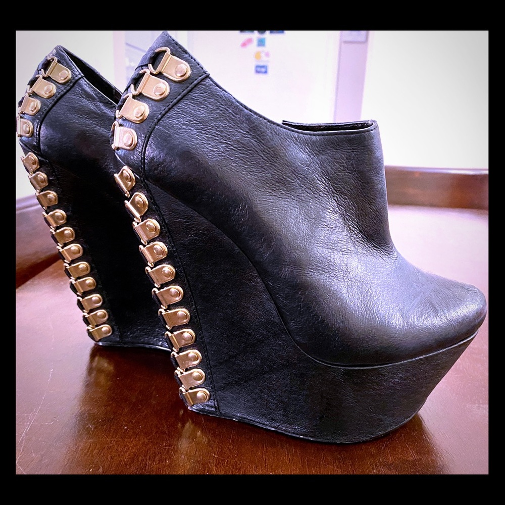 Betsey Johnson Maysy Booties